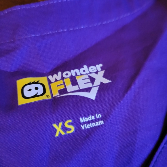 WonderFLEX Patience Women's 4-Pocket Notch-Neck Scrub Top - Picture 10 of 10